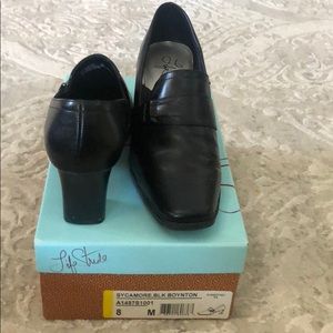 Black 2.5 inch heel Life Stride heel